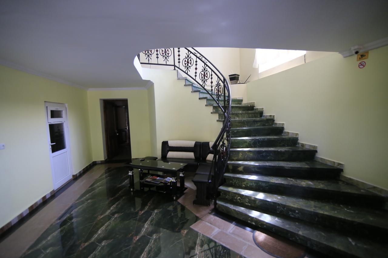 Hotel Tedi كفاريلي المظهر الخارجي الصورة