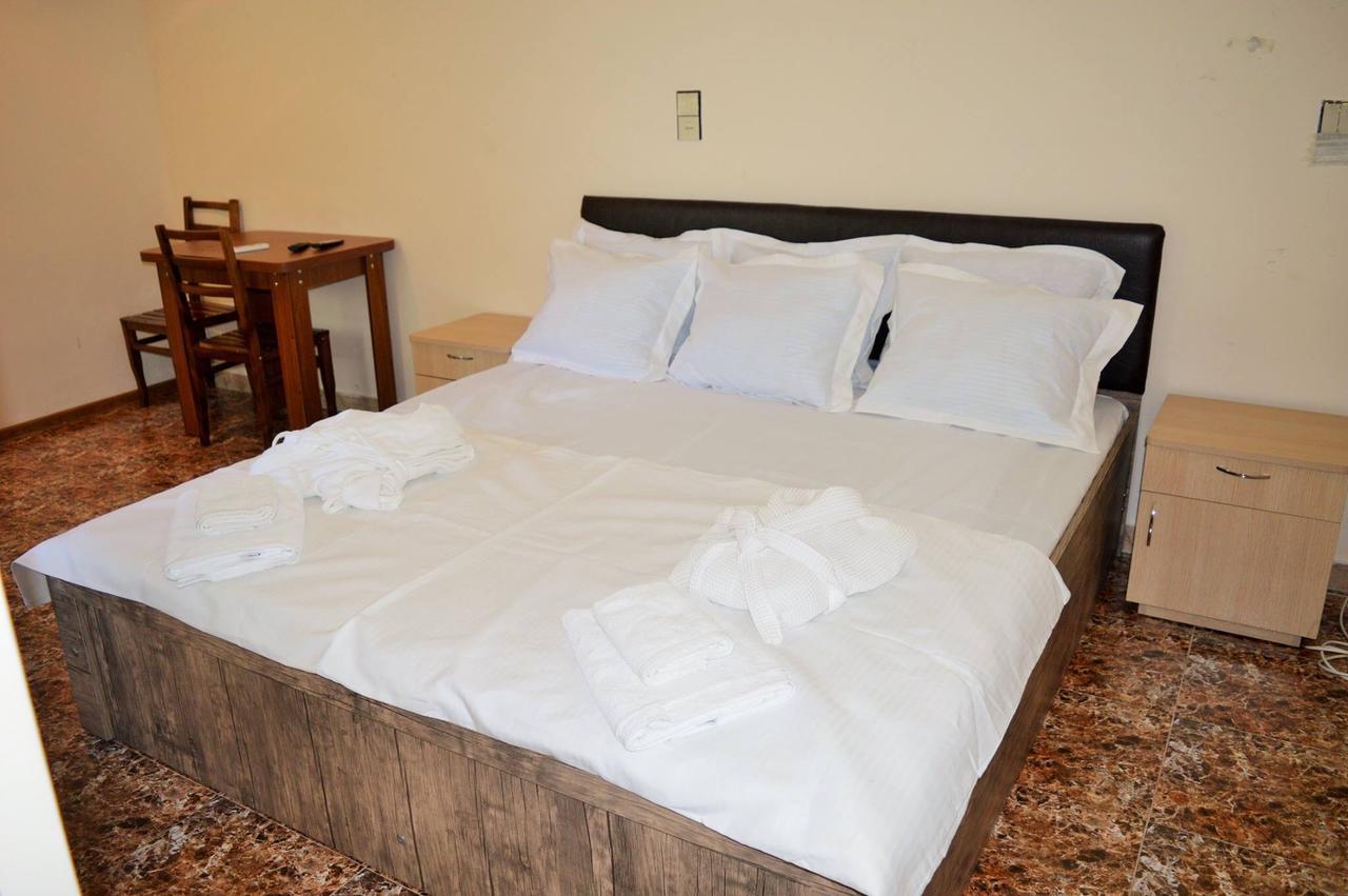 Hotel Tedi كفاريلي المظهر الخارجي الصورة